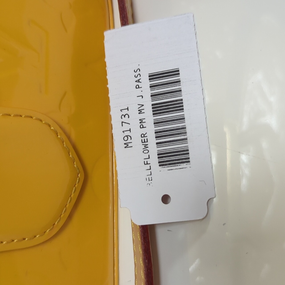 💕Rare LOUIS VUITTON Monogram Vernis Bellflower PM yellow leather Cross body BAG - Picture 9 of 16